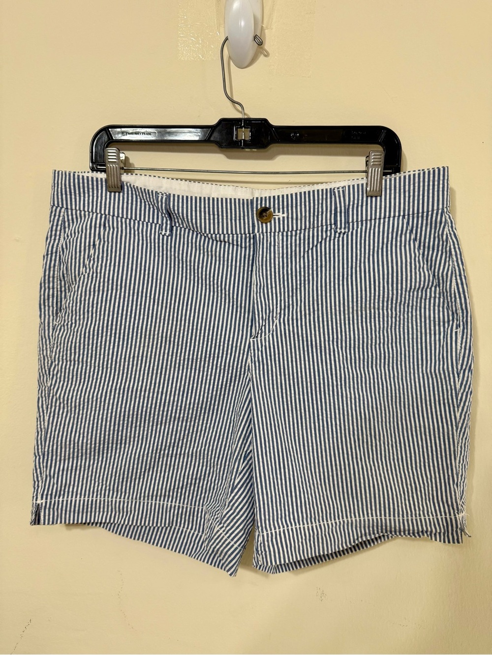 Old Navy Blue Seersucker Stripe Women's Shorts - Picture 2 of 6